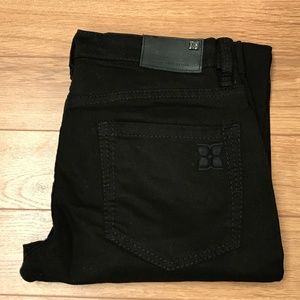 BCBG MAX Azria MAY Skinny Black Jean Pant w/Long Back Leg Zipper SIZE 27